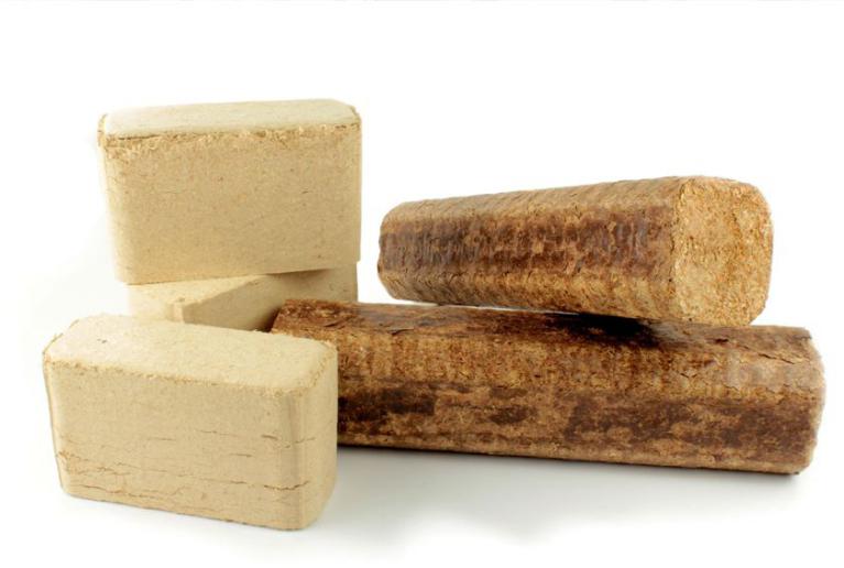 Les bûchettes ou briquettes reconstituées sont fabriquées à partir des copeaux ou des sciures du bois et calibrées au même format que les bûches classiques. Les bûchettes ou briquettes reconstituées sont fabriquées à partir des copeaux ou des sciures du bois et calibrées au même format que les bûches classiques.