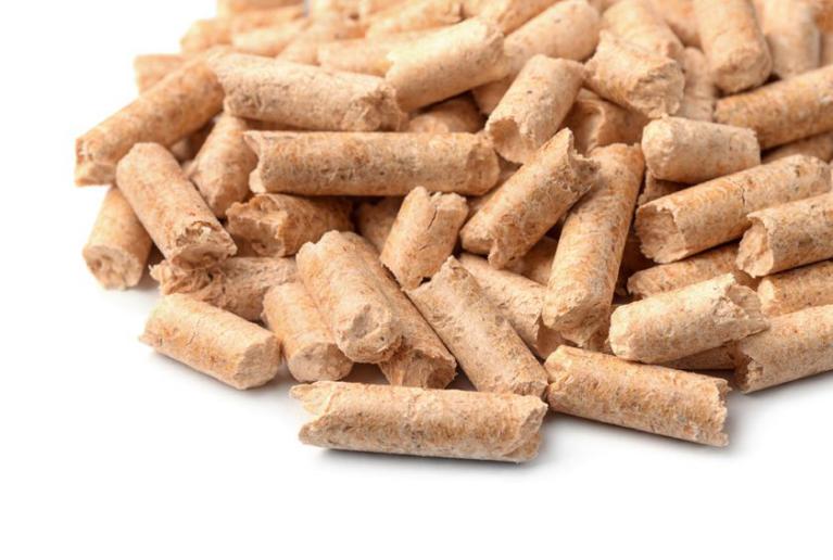 Les granulés ou pellets sont à base de bois aggloméré, compressé et reconstitué à partir de sciures de bois.  Les granulés ou pellets sont à base de bois aggloméré, compressé et reconstitué à partir de sciures de bois.